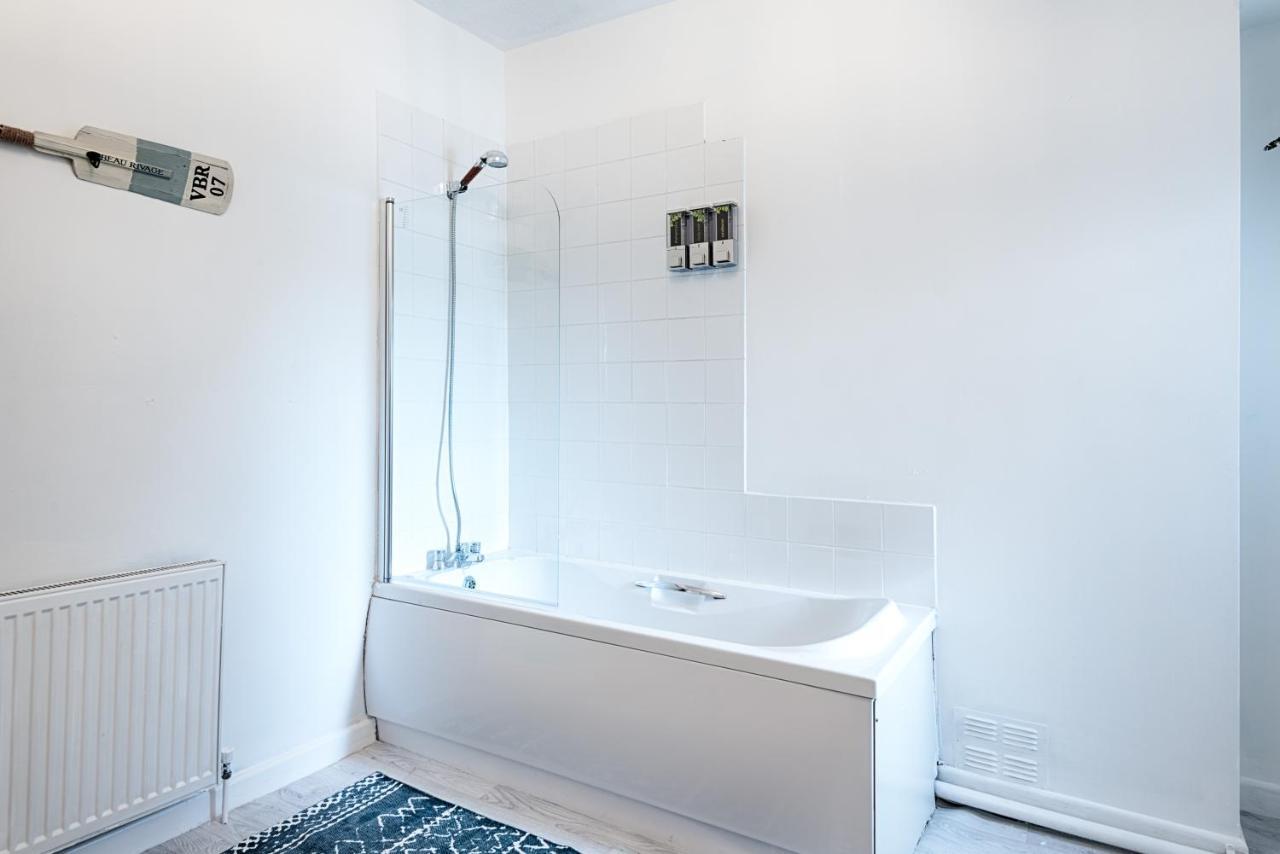 Free Parking, Spacious Rooms, Smart Tv'S All Rooms Swansea Exterior foto